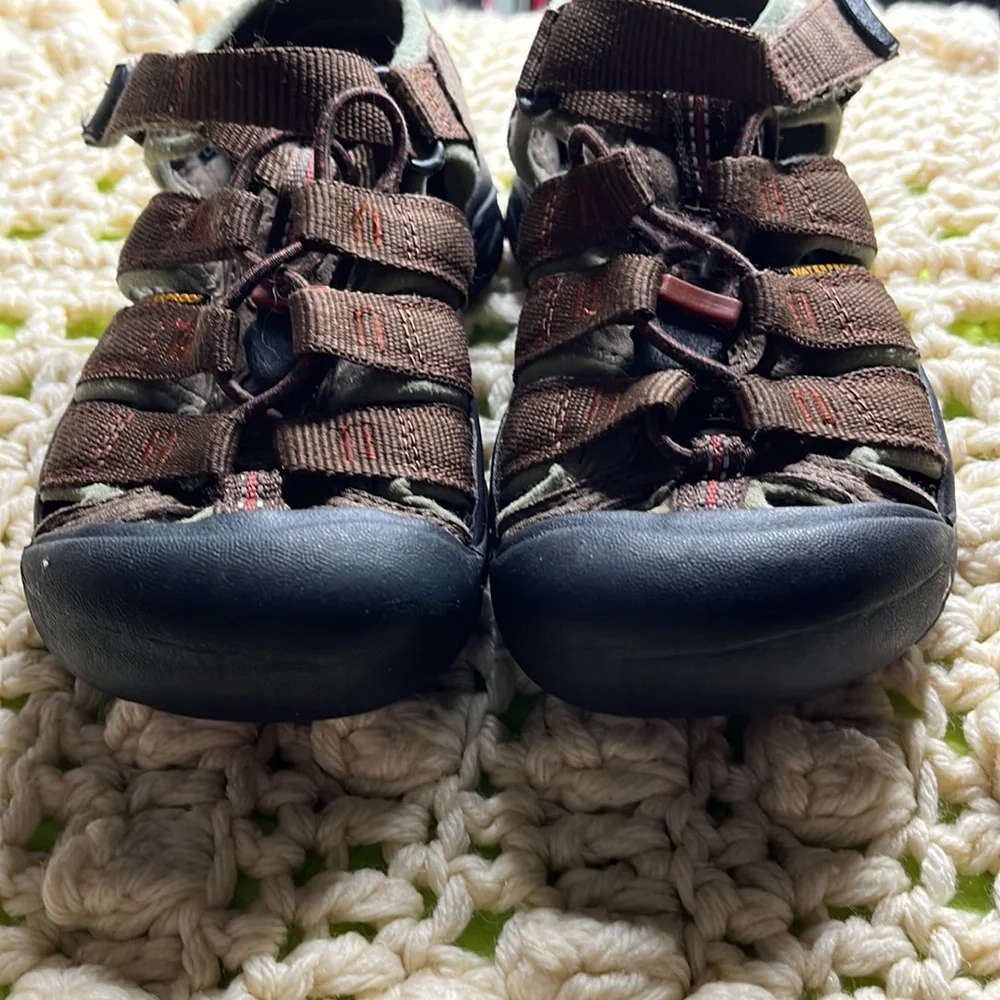 Keen-Newport Sandal waterproof suede accents rubber sole